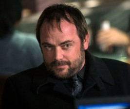 Fanoušci Supernatural si v příští sérii užíjí více Crowleyho